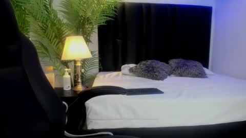 valeri_tafur online show from October 15, 2025, 10:59 am