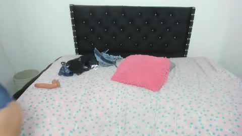 valeria_hot12 online show from October 7, 2025, 10:29 pm