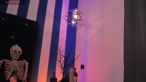 valeria_rouse28 online show from October 31, 2025, 5:58 pm