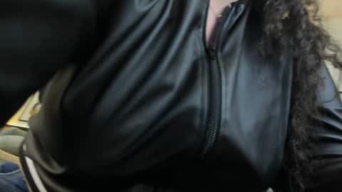 Snapshot of valeriaa_soler chatting on March 9, 2025, 3:05 pm Valeria online show from March 9, 2025, 3:05 pm