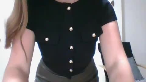 Snapshot of valeriafrannco chatting on November 6, 2025, 5:30 am valeriafrannco online show from November 6, 2025, 5:30 am