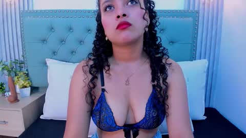 Valeria online show from December 1, 2025, 7:30 pm