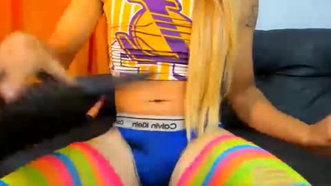 Snapshot of valeriapinkk chatting on December 23, 2024, 3:01 pm valeriapinkk online show from December 23, 2024, 3:01 pm