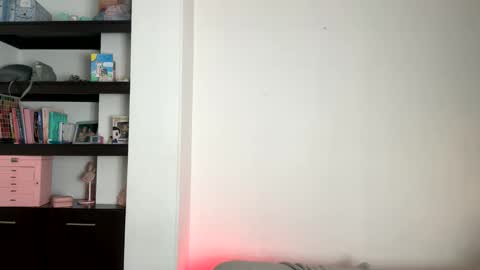 valerie07 online show from April 15, 2026, 4:08 am