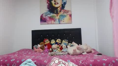 Snapshot of valerie_rousse chatting on February 25, 2025, 5:19 am valerie_rousse online show from February 25, 2025, 5:19 am