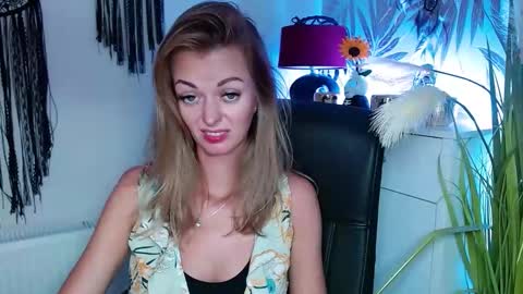 Snapshot of valerieluvsugar chatting on December 2, 2024, 4:42 pm Valerie online show from December 2, 2024, 4:42 pm