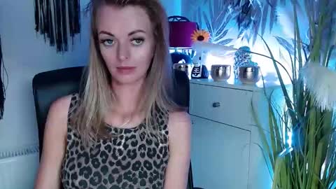 Snapshot of valerieluvsugar chatting on December 3, 2024, 4:39 pm Valerie online show from December 3, 2024, 4:39 pm
