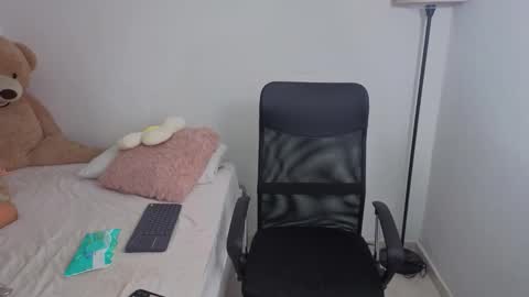 Juli C online show from October 24, 2025, 12:19 am