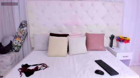 valeria111111 online show from September 19, 2025, 12:06 pm