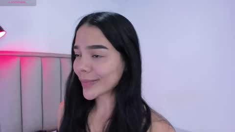 Cris  online show from November 21, 2025, 2:43 am