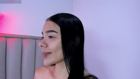 Cris  online show from June 8, 2026, 3:56 pm
