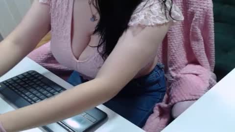 Snapshot of valery_cute_18 chatting on September 24, 2025, 11:35 am valery cute 18 online show from September 24, 2025, 11:35 am