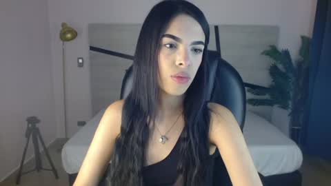 valery_restrepo online show from July 27, 2026, 8:38 pm