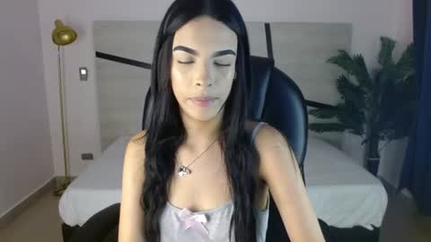 valery_restrepo online show from July 29, 2026, 8:29 pm