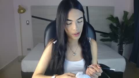 valery_restrepo online show from July 30, 2026, 8:19 pm