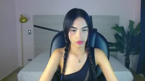 valery_restrepo online show from August 4, 2026, 8:44 pm