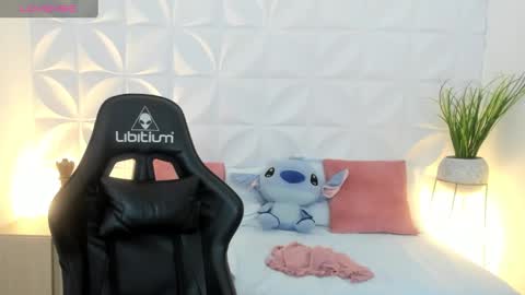 valeryn rosse online show from November 14, 2025, 3:05 am