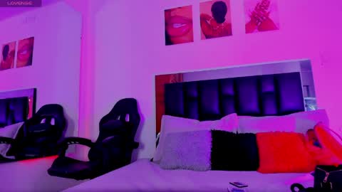 ValeryTs1 online show from May 11, 2026, 6:27 pm