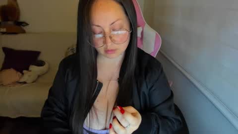 My name is Valery... Nice to meet you  thumb up me please its important online show from September 16, 2025, 12:33 am