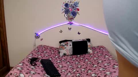 Angelyxs online show from October 28, 2025, 8:33 pm