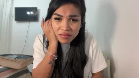 Snapshot of valeskaivanne chatting on November 17, 2025, 5:19 pm valeskaivanne online show from November 17, 2025, 5:19 pm