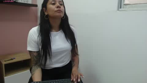 Snapshot of valevicious chatting on May 17, 2026, 1:29 pm valevicious online show from May 17, 2026, 1:29 pm