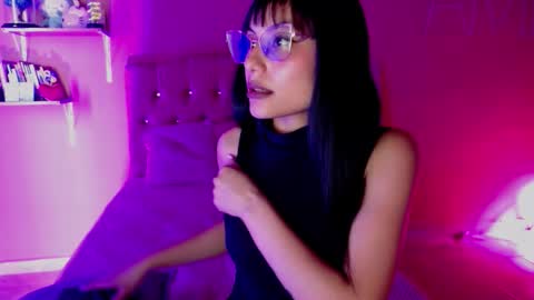 valkiry_ online show from November 12, 2025, 8:08 pm