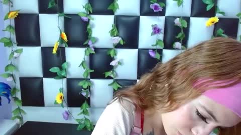Snapshot of vall_baby chatting on January 28, 2025, 2:10 pm vall online show from January 28, 2025, 2:10 pm