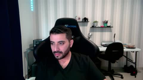 Snapshot of vallartamexi chatting on October 18, 2025, 9:48 pm Roberto Carlos online show from October 18, 2025, 9:48 pm