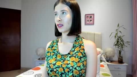Snapshot of vallejo_macarena chatting on December 5, 2024, 1:36 am Macarena online show from December 5, 2024, 1:36 am