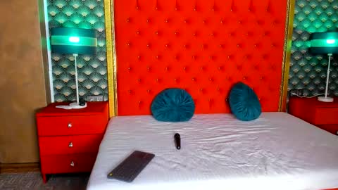 Snapshot of valleriejonnes chatting on October 19, 2025, 12:06 pm Valerie Val V online show from October 19, 2025, 12:06 pm