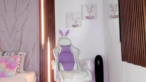 Vallolet Peach  online show from November 23, 2025, 11:54 am