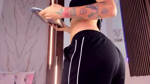 Vallolet Peach  online show from February 7, 2026, 12:20 pm