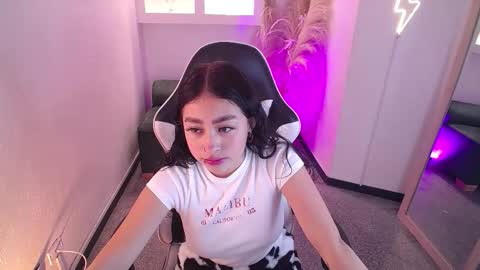 vallolett__ online show from February 26, 2026, 7:35 pm