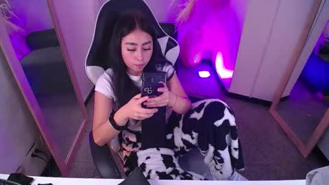 vallolett__ online show from March 9, 2026, 8:24 pm