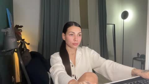 Snapshot of valorant_girl chatting on February 6, 2025, 6:46 pm Little Devil online show from February 6, 2025, 6:46 pm