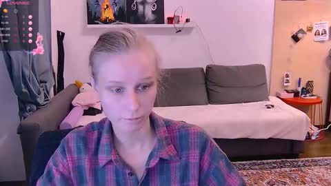 Snapshot of valorant_girl chatting on October 5, 2025, 6:06 pm Little Devil online show from October 5, 2025, 6:06 pm