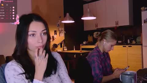 Snapshot of valorant_girl chatting on October 6, 2025, 4:15 pm Little Devil online show from October 6, 2025, 4:15 pm