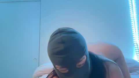 Snapshot of valrob27 chatting on October 1, 2025, 4:51 am misteriouscouple27 online show from October 1, 2025, 4:51 am