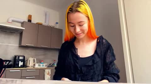 Snapshot of valtopi chatting on March 1, 2026, 7:32 am Emily online show from March 1, 2026, 7:32 am