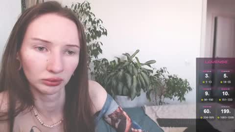 Mollyy Valentine online show from May 5, 2026, 8:33 am