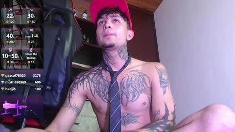 david guzman i model independenthelp me with a thumbs up online show from December 23, 2024, 7:49 am