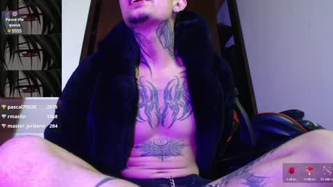 david guzman i model independenthelp me with a thumbs up online show from December 24, 2024, 6:11 am