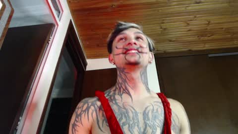 david guzman i model independenthelp me with a thumbs up online show from January 23, 2025, 12:25 am