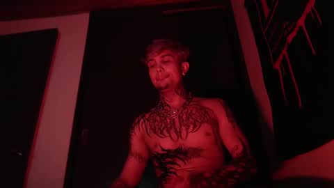 david guzman i model independenthelp me with a thumbs up online show from February 11, 2025, 5:16 am