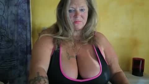 vampwoman online show from April 1, 2026, 2:58 pm