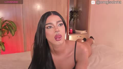 Snapshot of vampy__cinna chatting on November 17, 2025, 9:26 am Cinnamon online show from November 17, 2025, 9:26 am