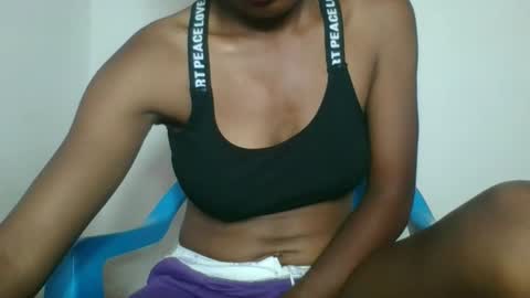 Snapshot of vanafiry chatting on March 7, 2026, 6:43 am vanafiry online show from March 7, 2026, 6:43 am