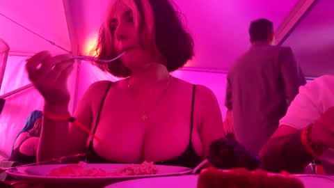 vanessa online show from April 23, 2026, 2:24 am