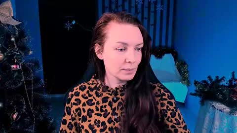 Vanda online show from December 21, 2025, 8:10 am